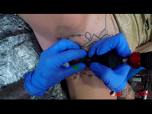 ❤️ Itin tatuiruota karšta Sully Savage gavo tatuiruotę ant savo klitorio Super porno prie lt.massagecenter-yalta.ru ☑
